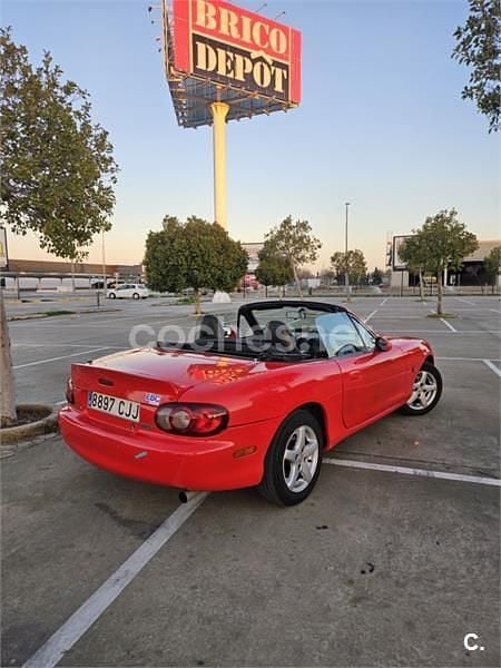 Usado Mazda MX5 110 CV (80 kW) 2003 Rojo Descapotable