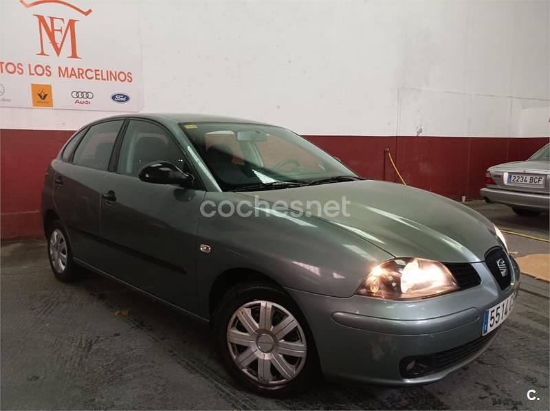 Usado Seat Ibiza Fresh 64 CV (47 kW) 2004 Verde Utilitario