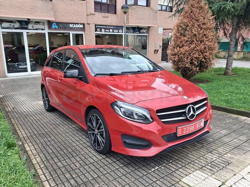 Usado Mercedes B180 122 CV (89 kW) 2016 Rojo Monovolumen