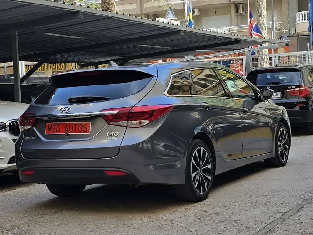 Usado Hyundai i40 Style 141 CV (103 kW) 2015 Gris Familiar