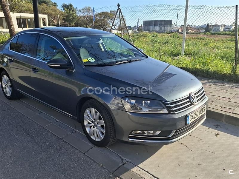 Usado VW Passat Advance 105 CV (77 kW) 2011 Gris / plata Berlina
