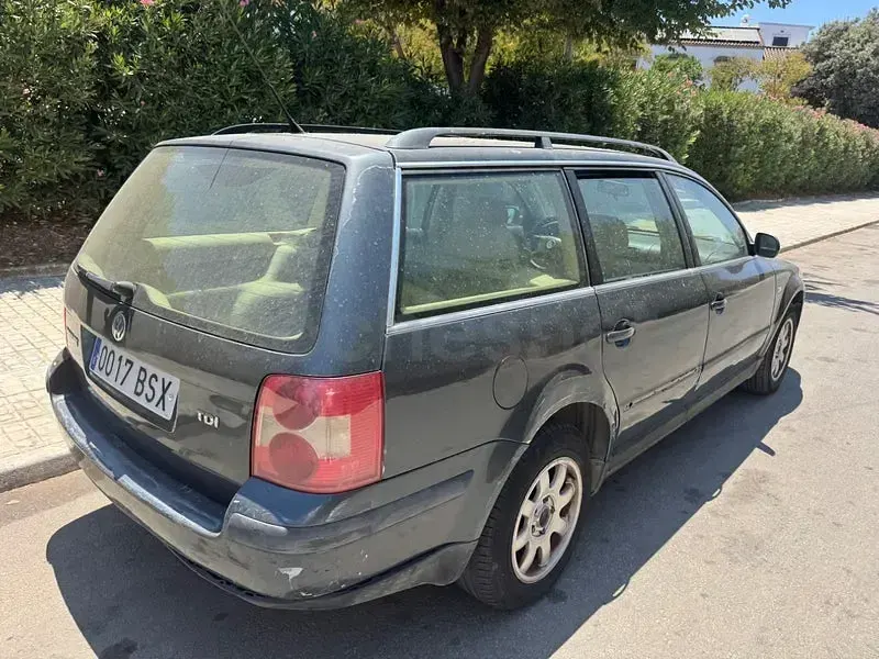 Usado VW Passat Comfortline 130 CV (95 kW) 2002 Verde Familiar