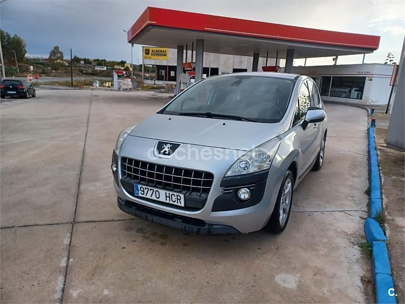 Usado Peugeot 3008 Access 120 CV (88 kW) 2013 Gris / plata Berlina