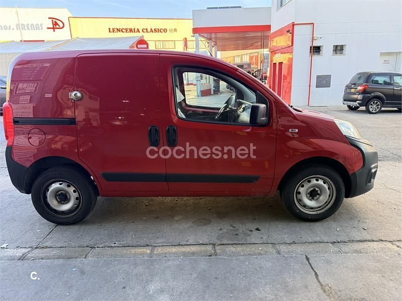 Usado Fiat Fiorino 70 CV (51 kW) 2016 Rojo Monovolumen