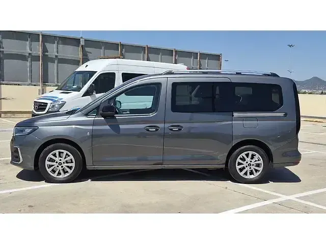 Usado Ford Tourneo Connect Active 114 CV (83 kW) 2023 Gris Monovolumen
