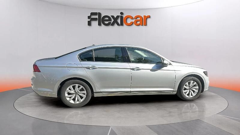 Usado VW Passat 122 CV (89 kW) 2020 Gris Berlina
