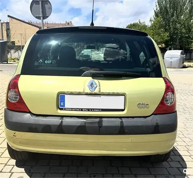 Usado Renault Clio II 80 CV (58 kW) 2003 Amarillo Berlina