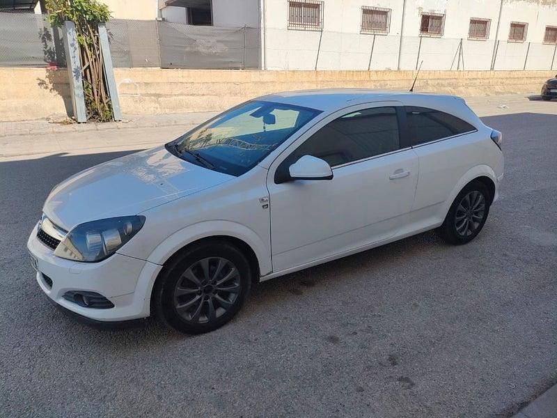 Usado Opel Astra GTC 110 CV (80 kW) 2011 Blanco Berlina