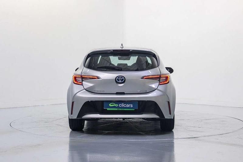 Usado Toyota Corolla Active 98 CV (72 kW) 2022 Plateado Berlina