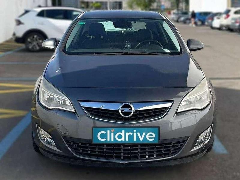 Usado Opel Astra Enjoy 116 CV (85 kW) 2010 Gris / plata Berlina