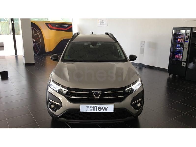 Usado Dacia Jogger Extreme 100 CV (73 kW) 2022 Gris / plata Monovolumen