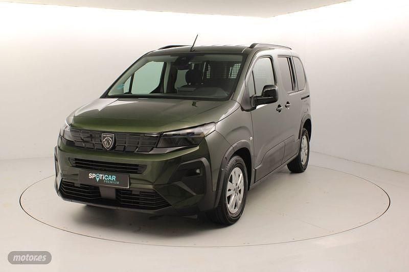 Usado Peugeot Rifter Allure 100 CV (73 kW) 2024 Verde Monovolumen