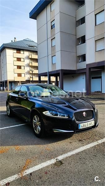 Negro Usado 2014 Jaguar XF Premium Luxury Berlina | 14.490 € (Precio justo) - Imagen 1/4