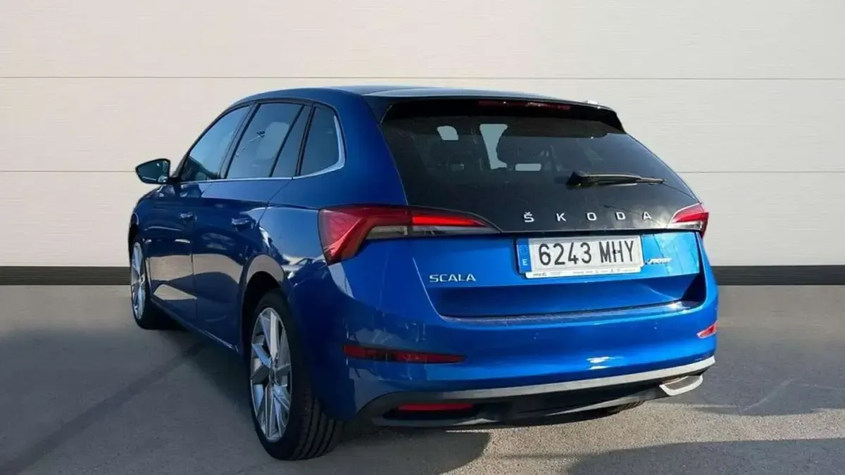 Usado Skoda Scala Sport 150 CV (110 kW) 2023 Azul Utilitario