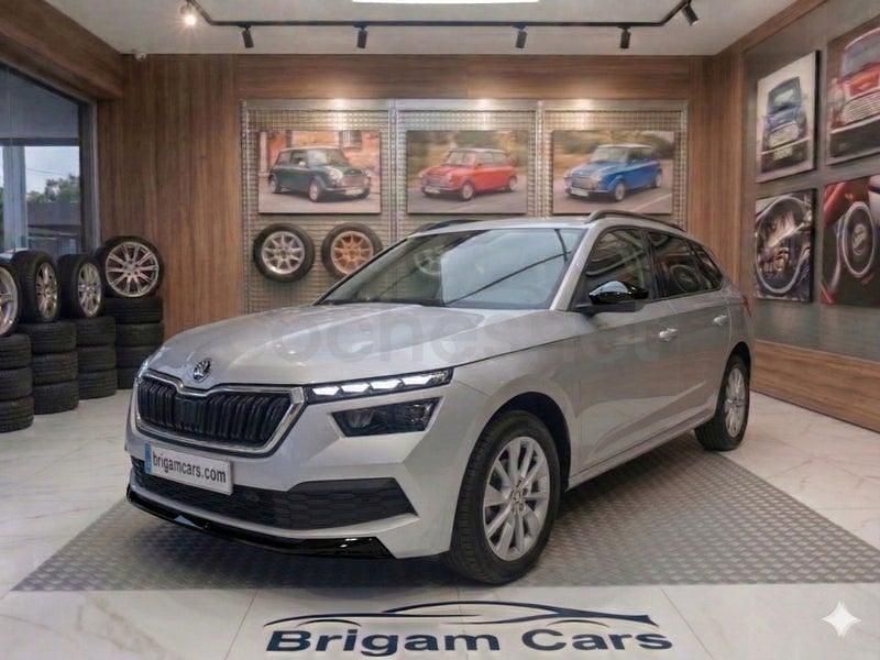 Usado Skoda Kamiq Sport 115 CV (84 kW) 2020 Gris / plata SUV