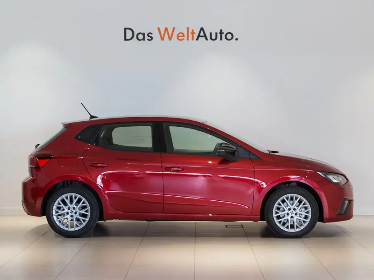 Usado Seat Ibiza FR 110 CV (80 kW) 2023 Rojo Berlina