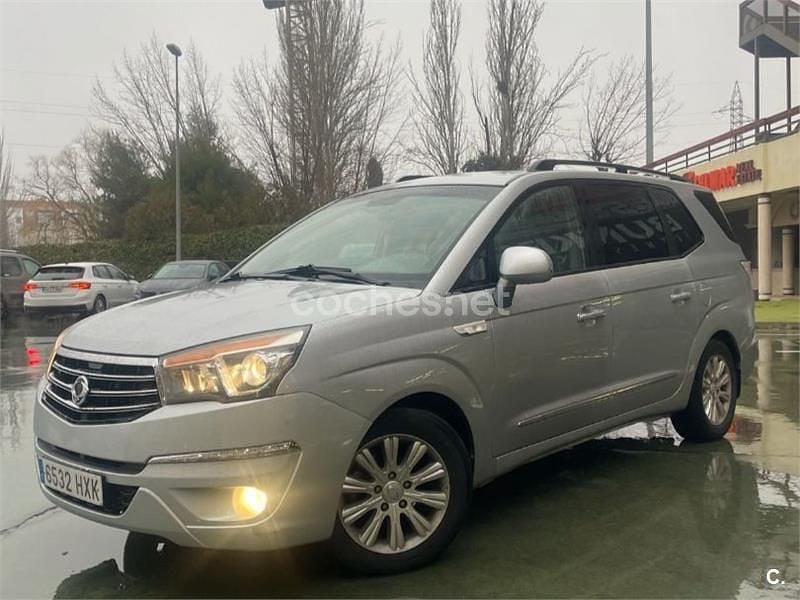 Gris / plata Usado 2014 Ssangyong (KGM) Rodius Limited Monovolumen | 9500 € (Buen precio) - Imagen 1/4