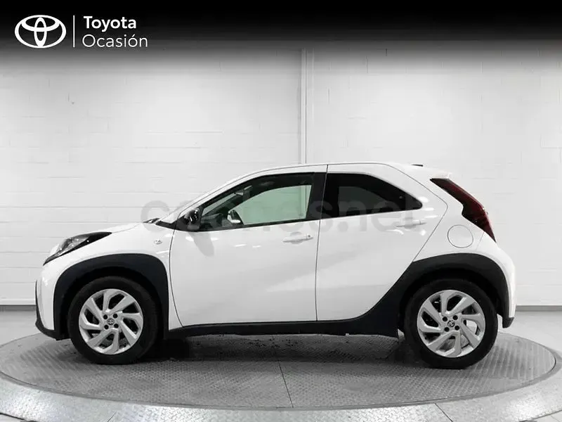 Usado Toyota Aygo X Play 72 CV (52 kW) 2024 Blanco SUV