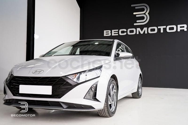 Usado Hyundai i20 84 CV (61 kW) 2024 Gris / plata Utilitario