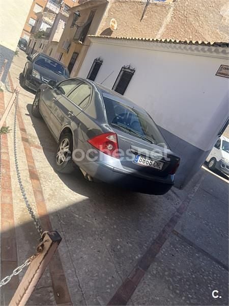 Usado Ford Mondeo Trend 130 CV (95 kW) 2003 Gris / plata Berlina