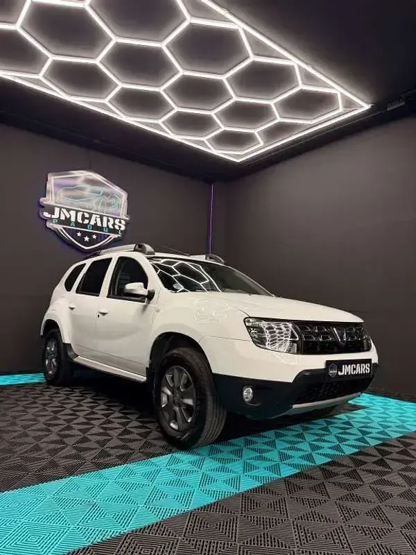 Usado Dacia Duster Lauréate 125 CV (91 kW) 2017 Blanco SUV