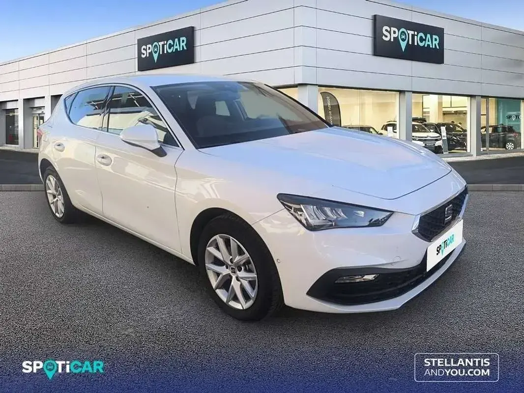 Usado Seat Leon Style 117 CV (86 kW) 2025 Gris Berlina