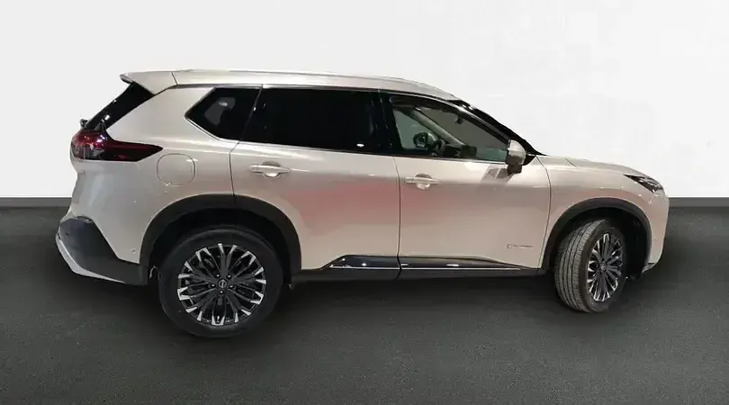 Nuevo Nissan X-Trail Tekna 204 CV (150 kW) 2025 Champagne silver metalizado SUV