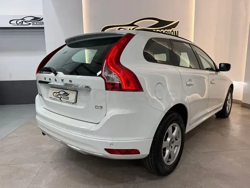 Käytetty Volvo XC60 Momentum 150 HP (110 kW) 2015 Valkoinen Katumaasturi