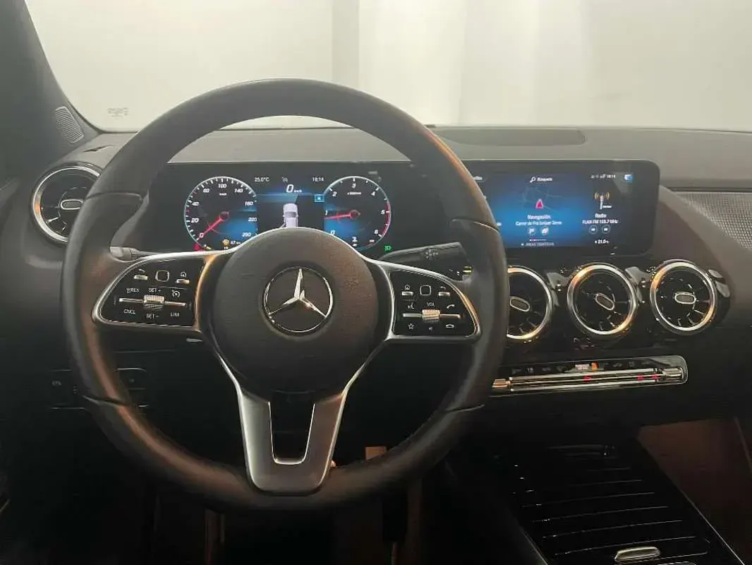 Usado Mercedes GLA200 150 CV (110 kW) 2021 Blanco SUV