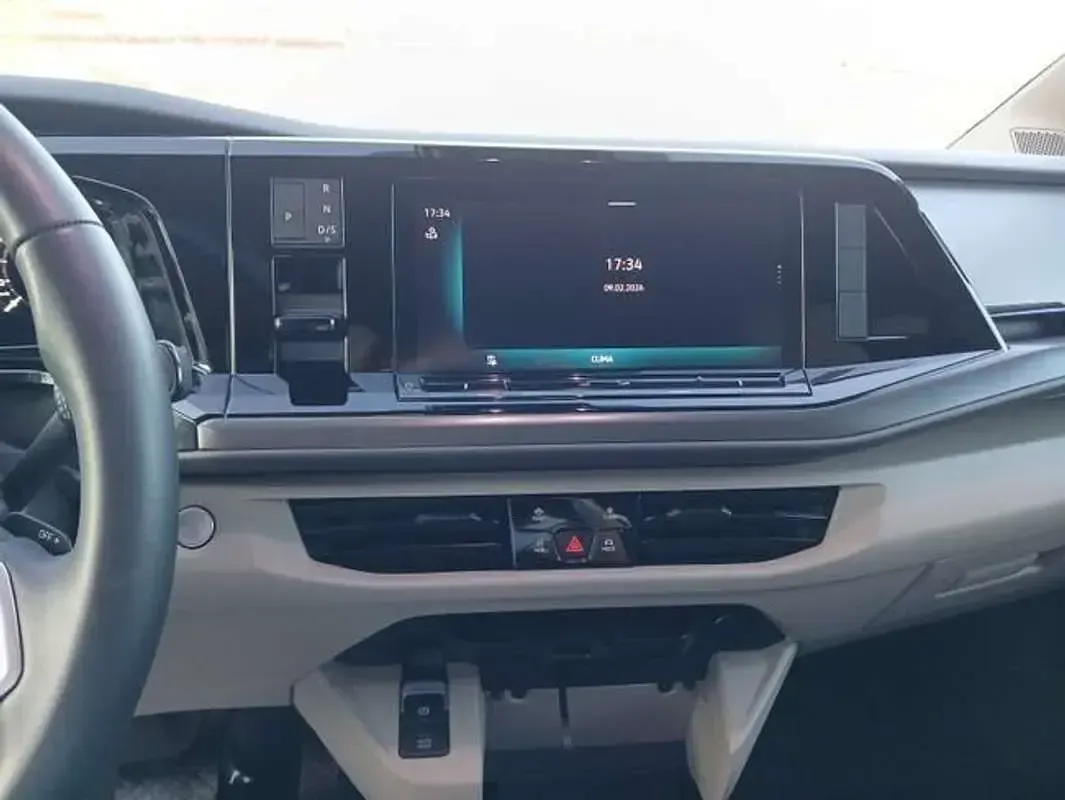 Usado VW Multivan 245 CV (180 kW) 2025 Plateado Monovolumen