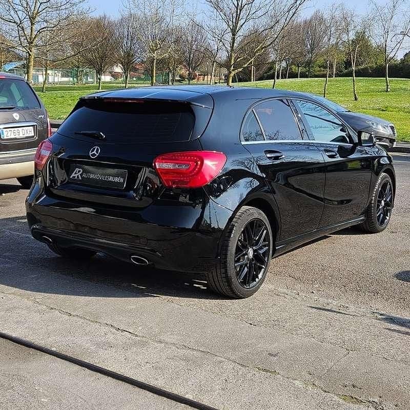 Usado Mercedes A220 Urban 109 CV (80 kW) 2013 Negro Utilitario
