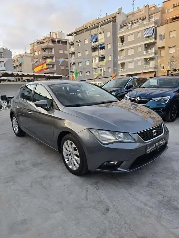 Usado Seat Leon 122 CV (89 kW) 2015 Gris Utilitario