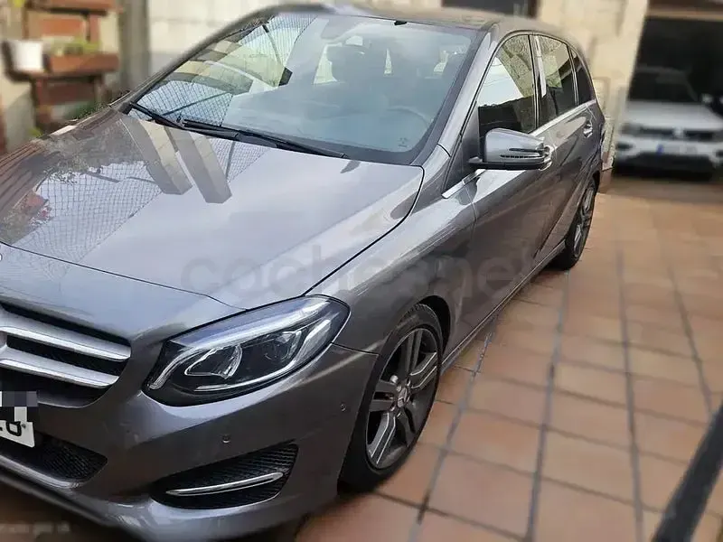 Usado Mercedes B180 109 CV (80 kW) 2017 Gris / plata Utilitario