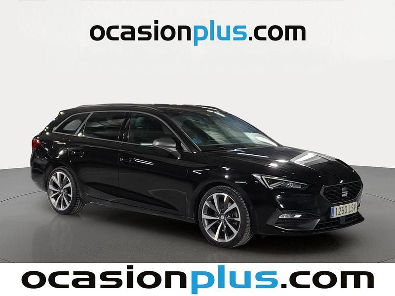 Usado Seat Leon FR 150 CV (110 kW) 2021 Negro Monovolumen