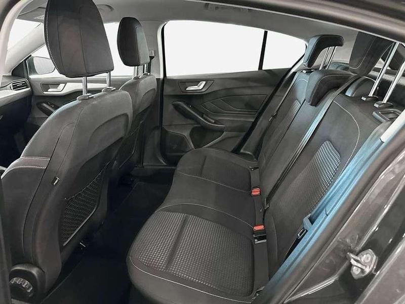 Usado Ford Focus Trend+ 124 CV (91 kW) 2019 Gris Berlina