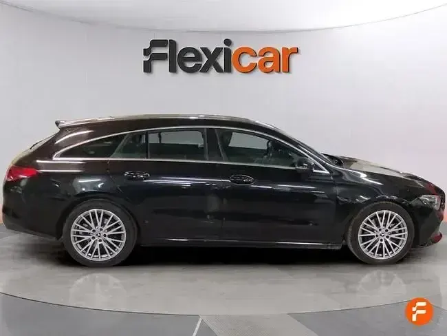 Usado Mercedes CLA220 Shooting Brake 190 CV (139 kW) 2021 Negro Familiar