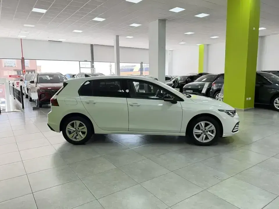 Usado VW Golf VIII Life 110 CV (80 kW) 2022 Blanco Berlina