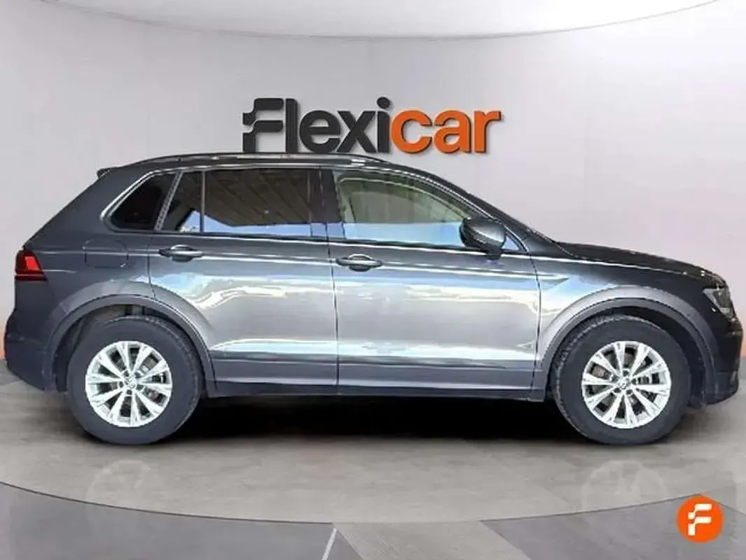 Usado VW Tiguan Edition 125 CV (91 kW) 2018 Gris SUV