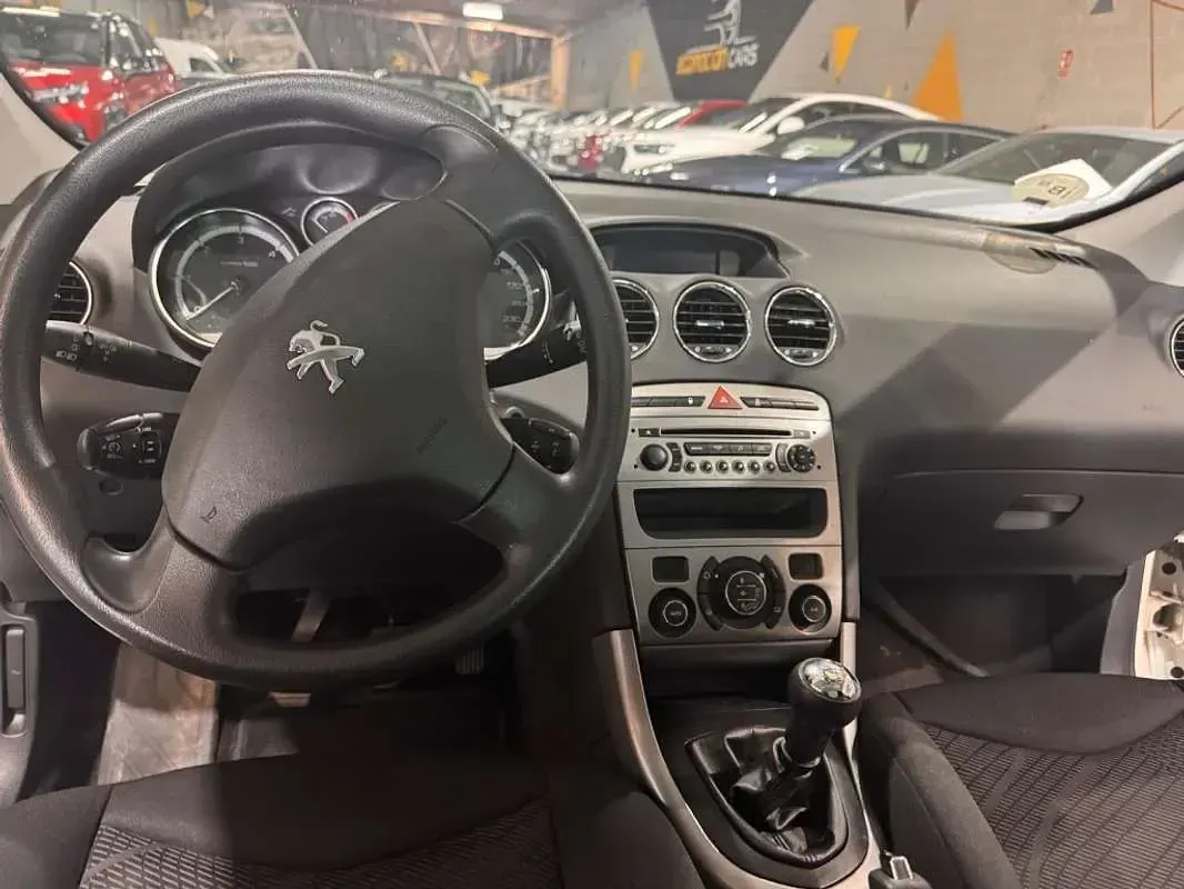 Usado Peugeot 308 SW Active 92 CV (67 kW) 2014 Blanco Familiar