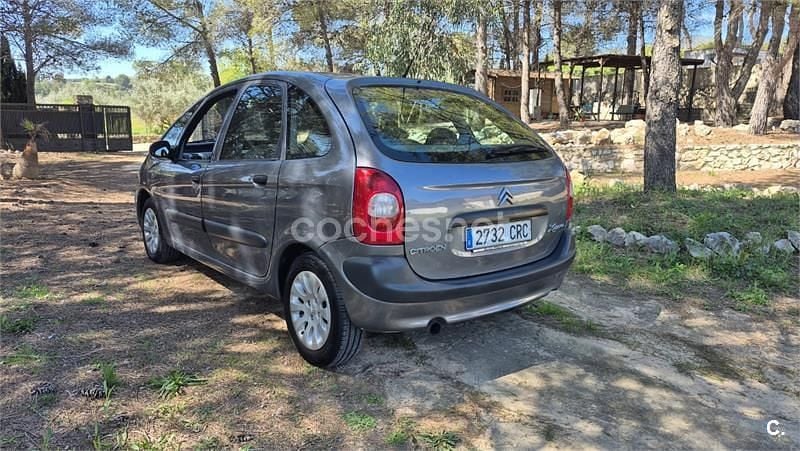 Usado Citroën Xsara Picasso 90 CV (66 kW) 2004 Gris / plata Monovolumen