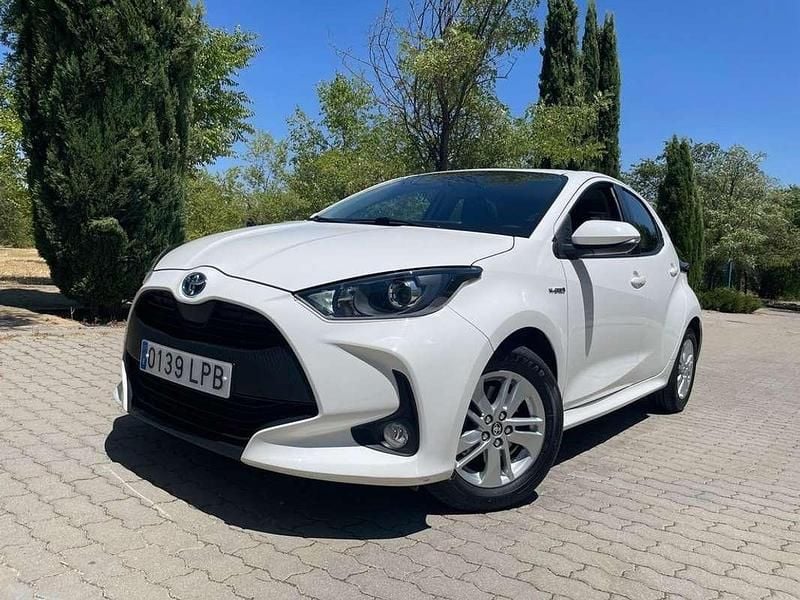 Blanco Usado 2021 Toyota Yaris Hybrid Active Berlina | 14.990 € (Precio justo) - Imagen 1/4