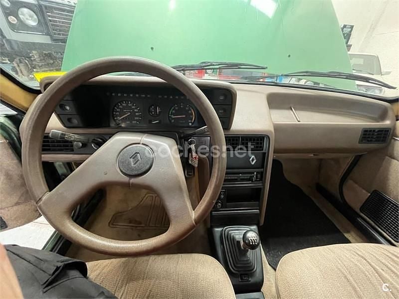 Usado Renault R18 83 CV (61 kW) 1984 Verde Berlina