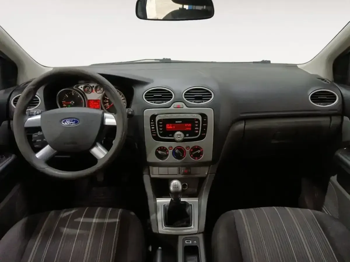 Usado Ford Focus Trend 91 CV (66 kW) 2010 Azul Utilitario