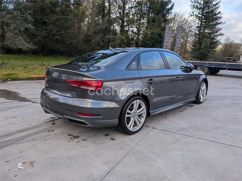 Usado Audi A3 S-Line 150 CV (110 kW) 2018 Gris / plata Berlina