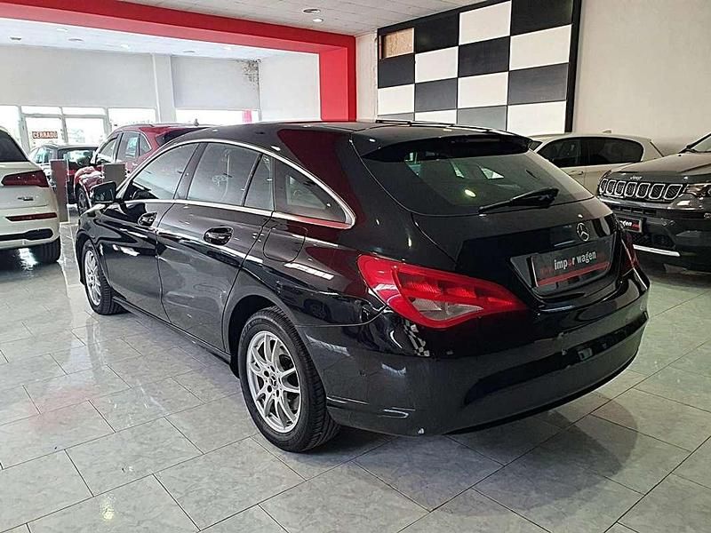 Usado Mercedes CLA200 Shooting Brake 136 CV (100 kW) 2017 Negro Familiar