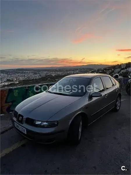 Usado Seat Leon Sport 110 CV (80 kW) 2004 Gris / plata Utilitario