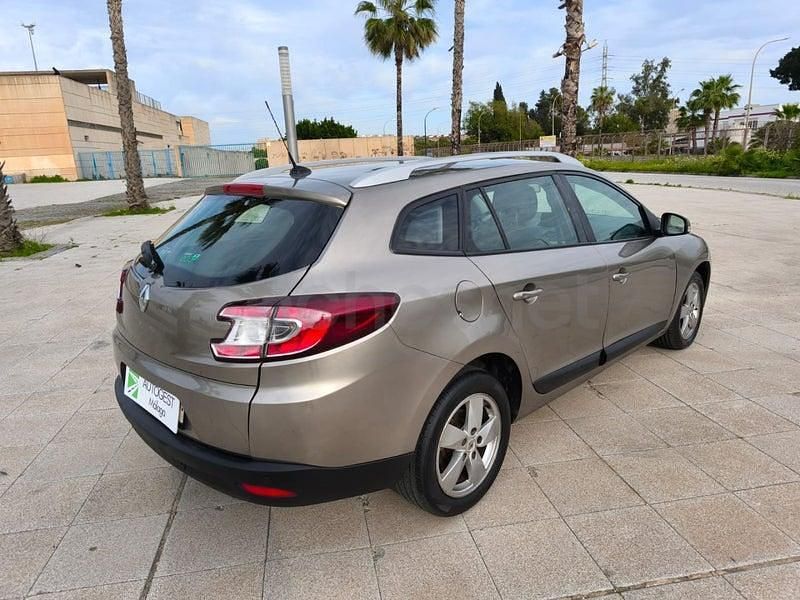 Usado Renault Mégane GrandTour Dynamique 110 CV (80 kW) 2012 Marrón Familiar
