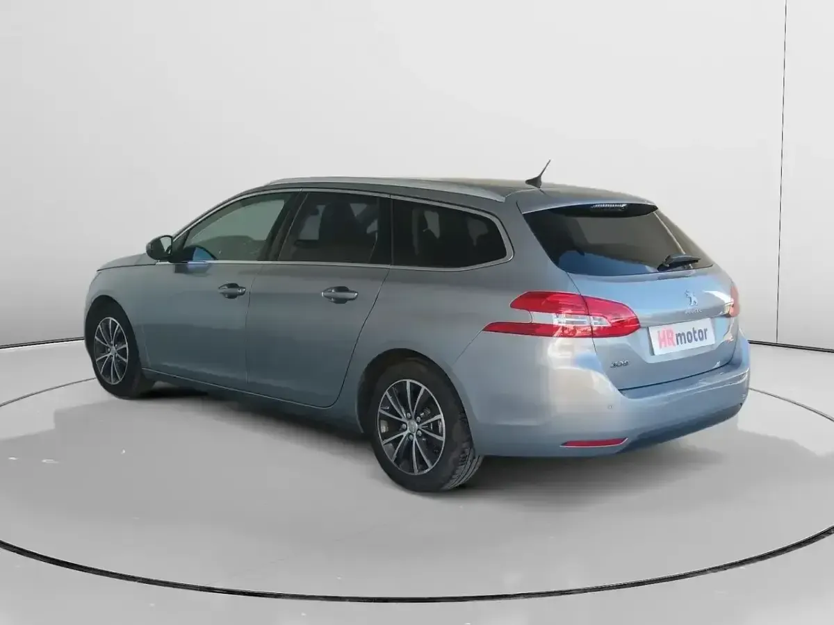 Usado Peugeot 308 Allure 131 CV (96 kW) 2017 Gris Berlina