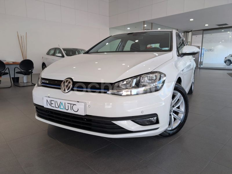 Blanco Usado 2020 VW Golf VIII Edition Berlina | 18.900 € (Buen precio) - Imagen 1/4