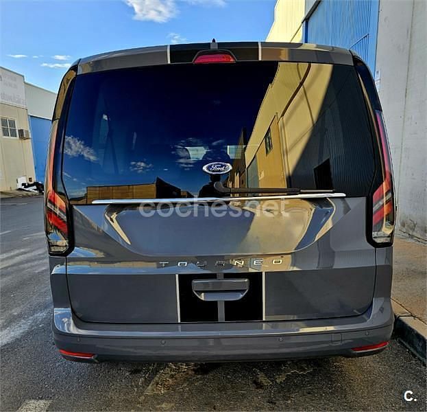 Usado Ford Grand Tourneo Connect Sport 122 CV (89 kW) 2023 Gris / plata Monovolumen